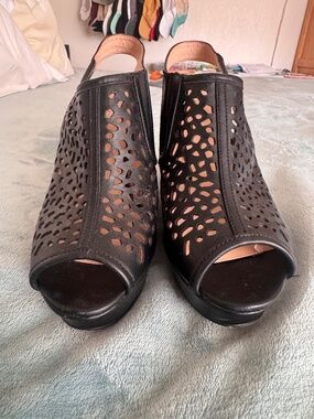 "Limelight" BLACK peep-toe wedge sandals, beautiful and comfortable - size 9